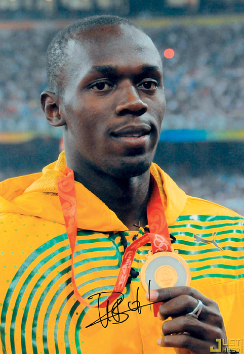 Bolt, Usain  | Großreprofoto mit Originalsignatur von Usain Bolt. 11-facher Weltmeister und 9-fachen Olympiasieger über 100m, 200m und 4x100m-Staffel für Jamaika. Weltrekordhalter in der 4-mal-100-Meter-Staffel, im 100- und im 200-Meter-Lauf. 30x20 cm