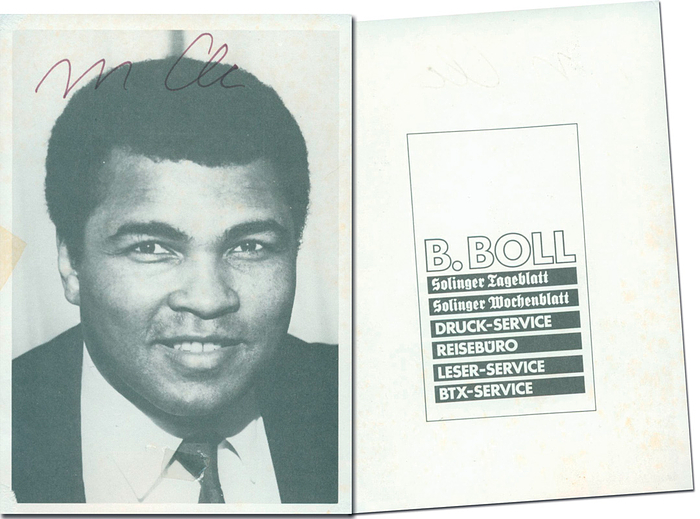 Muhammad Ali  | (1942-2016) s/w-Autogrammkarte (B.Boll) von Muhammad Ali (USA) mit Originalautograph der amerikanischen Boxlegende, Schwergewichtsweltmeister und Olympiasieger 1960 im Boxen, 14,5x10,5 cm