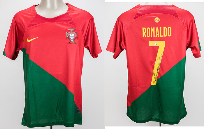 Ronaldo - Trikot Portugal  | Original Nike Fanshirt von der Nationalmannschaft von Portugal mit der Rückennummer "7 Ronaldo". Originalsignatur von Christiano Ronaldo auf der Rückennummer. Größe L. Mit Echtheitshologram von "Beckett"