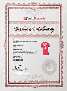 Cantona - Trikot  | Original adidas Fanshirt von Manchester United 2022/23 mit der Rückennummer "7 Cantona". Originalsignatur des französischen Natipnalspielers Eric Cantona auf der Rückennummer. Größe L. Mit Echtheitszetifikat von "A1 Sporting Memorabilia". In original Box von A1 Sporting Memorabilia. - Bild 4