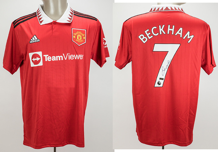 Beckham - Trikot  | Original adidas Fanshirt von Manchester United mit der Rückennummer "7 Beckham". Originalsignatur von David Beckham auf der Rückennummer. Größe L. Mit Echtheitszertifikat von "Panini Authentic" und Echtheitshologram.