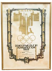 Siegermedaille 1928 + Diploma  | Nachlass von Lotti Mühe (GER; 1910-1981). Bronzemedaillengewinnerin über 200 m Brust bei den Olympischen Spielen Amsterdam 1928. Sie hatte vor der Olympiade 1928 zweimal den Weltrekord 100 m und 200 m verbessert. Sie gewann bei den Schwimm - Europameisterschaften 1927 die Silbermedaille über 200 m Brust. 3fache deutsche Meisterin. Dabei:  1) Siegermedaille „IXe Olympiade Amsterdam 1928“. In Bronze, 5,5 cm im Pappetui. 2) Offizielles Olympia-Siegerdiplom für den 3.Platz im  Brustschwimmen für Lotti Mühe „Diploma. IX.Olympiade 1928 Amsterdam. 3e Pijs L.Mühe Duitsland voor Swemmen (200 M Schoolsslag Dames“.  Gestaltung C.J. van der Hoef. Signiert vom Präsidenten des OK A. Schimmelpenninck und dem IOC-Präsidenten Baillet-Latour. (64x44 cm). Urkunde leicht fleckig 3) Silberpokal der Schwimm - Europameisterschaften 1927 in Bolgona für den 2.Platz mit der Sockelgravur "Campionati Europej di Nuoto…1927". Silber (gepunzt 800er Silber, Gewicht, 314 Gramm). Höhe: 21,5 cm. In original Box. 4) Original Wappen der deutschen Olympiamannschaft von 1928. Hat Lotti Mühe von einem Trainingsanzug oder Wettkampfbadeanzug entfernt. Leine mit Seide bestickt, 8x6 cm. 5) Original Abzeichen des DSV für die Teilnehmer am Schwimmländerkampf 1929 mit der Inschrift "Länderkampf Schweden - Deutschland 1929 in Halberstadt". Silber (gepunzt 950er), vergoldet, 3,8x3,5 cm. In original Box. 6) Personalausweis der BRD von Lotti Mühe-Escherich mit Passfoto und original Signatur mit "Lotti Escherich". 10,5x7,5 8 Seiten. 7) Persönliche Einladung als "Ehrengast" für die gesamten Olympischen Spiele Berlin 1936 für ehemalige Olympiasieger, 27x22 cm. Dabei ein Blatt von dem Empfang der ehemaligen Olympiasieger am. 4.7.1936 mit 21 original Signaturen von Olympiasieger von 1896-1936, dabei die Signatur von Spyridon Louis (GR; 1873-1940), den Goldmedaillengewinner im Marathom von 1896 je 30x21 cm. 8) Urkunde zum Meisterschaftsabzeichen von Lotti Mühe des DRfL aus dem Jahre 1937 mit dem Text "Lotti Mühe Holdesheimer Schwimmverein dem Deutschen Meister 1908 im 200 m Brustschwimmen d. Frauen m. 3:18,4 min", 43x30 cm. Bei dieser Urkunde unterlief dem Hersteller ein großer Fehler. Statt 1929 in dem Jahr in dem Mühe die DM 3:18,4 min gewann trug er das Jahr 1908 ein! Diese Urkunde wurden 1937 teilweise posthum an verdiente Athleten ausgeben. 9) 3 Siegerabzeichen von regioalen Schwimmwettbewerben. Alle aus Silber. 10) ca. 15 Siegerabzeichen von regionalen Schwimmwettbewerben, alle gewonnen von Lotti Mühe. 11) 5 Fotoalben von Lotti Mühe aus der Zeit von 1920 -1945  it privaten Fotos (ca. 200 Fotos). 12) divererse Dokumente und Brief an Lotti Mühe aus der Zeit von 1925-1945. 13) Kopie der Diplomarbeit von Lottu Mühe aus dem Jahre 1932 "Trainingsschulung der Frau für den Schwimmwettkampf. 46 Seiten. 14) Mauskript von Florentine Naylor (1922-2013) "Rückblick auf die Jahre 1940 - 44 anhand von authentoschen Briefen an eine Freundin". Bei diesen Briefen handelt es sich um Briefe an Lotti Mühe. Naylor ar eine Schriftstellerin und Übersetzerin. - Bild 12