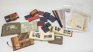 Siegermedaille 1928 + Diploma  | Nachlass von Lotti Mühe (GER; 1910-1981). Bronzemedaillengewinnerin über 200 m Brust bei den Olympischen Spielen Amsterdam 1928. Sie hatte vor der Olympiade 1928 zweimal den Weltrekord 100 m und 200 m verbessert. Sie gewann bei den Schwimm - Europameisterschaften 1927 die Silbermedaille über 200 m Brust. 3fache deutsche Meisterin. Dabei:  1) Siegermedaille „IXe Olympiade Amsterdam 1928“. In Bronze, 5,5 cm im Pappetui. 2) Offizielles Olympia-Siegerdiplom für den 3.Platz im  Brustschwimmen für Lotti Mühe „Diploma. IX.Olympiade 1928 Amsterdam. 3e Pijs L.Mühe Duitsland voor Swemmen (200 M Schoolsslag Dames“.  Gestaltung C.J. van der Hoef. Signiert vom Präsidenten des OK A. Schimmelpenninck und dem IOC-Präsidenten Baillet-Latour. (64x44 cm). Urkunde leicht fleckig 3) Silberpokal der Schwimm - Europameisterschaften 1927 in Bolgona für den 2.Platz mit der Sockelgravur "Campionati Europej di Nuoto…1927". Silber (gepunzt 800er Silber, Gewicht, 314 Gramm). Höhe: 21,5 cm. In original Box. 4) Original Wappen der deutschen Olympiamannschaft von 1928. Hat Lotti Mühe von einem Trainingsanzug oder Wettkampfbadeanzug entfernt. Leine mit Seide bestickt, 8x6 cm. 5) Original Abzeichen des DSV für die Teilnehmer am Schwimmländerkampf 1929 mit der Inschrift "Länderkampf Schweden - Deutschland 1929 in Halberstadt". Silber (gepunzt 950er), vergoldet, 3,8x3,5 cm. In original Box. 6) Personalausweis der BRD von Lotti Mühe-Escherich mit Passfoto und original Signatur mit "Lotti Escherich". 10,5x7,5 8 Seiten. 7) Persönliche Einladung als "Ehrengast" für die gesamten Olympischen Spiele Berlin 1936 für ehemalige Olympiasieger, 27x22 cm. Dabei ein Blatt von dem Empfang der ehemaligen Olympiasieger am. 4.7.1936 mit 21 original Signaturen von Olympiasieger von 1896-1936, dabei die Signatur von Spyridon Louis (GR; 1873-1940), den Goldmedaillengewinner im Marathom von 1896 je 30x21 cm. 8) Urkunde zum Meisterschaftsabzeichen von Lotti Mühe des DRfL aus dem Jahre 1937 mit dem Text "Lotti Mühe Holdesheimer Schwimmverein dem Deutschen Meister 1908 im 200 m Brustschwimmen d. Frauen m. 3:18,4 min", 43x30 cm. Bei dieser Urkunde unterlief dem Hersteller ein großer Fehler. Statt 1929 in dem Jahr in dem Mühe die DM 3:18,4 min gewann trug er das Jahr 1908 ein! Diese Urkunde wurden 1937 teilweise posthum an verdiente Athleten ausgeben. 9) 3 Siegerabzeichen von regioalen Schwimmwettbewerben. Alle aus Silber. 10) ca. 15 Siegerabzeichen von regionalen Schwimmwettbewerben, alle gewonnen von Lotti Mühe. 11) 5 Fotoalben von Lotti Mühe aus der Zeit von 1920 -1945  it privaten Fotos (ca. 200 Fotos). 12) divererse Dokumente und Brief an Lotti Mühe aus der Zeit von 1925-1945. 13) Kopie der Diplomarbeit von Lottu Mühe aus dem Jahre 1932 "Trainingsschulung der Frau für den Schwimmwettkampf. 46 Seiten. 14) Mauskript von Florentine Naylor (1922-2013) "Rückblick auf die Jahre 1940 - 44 anhand von authentoschen Briefen an eine Freundin". Bei diesen Briefen handelt es sich um Briefe an Lotti Mühe. Naylor ar eine Schriftstellerin und Übersetzerin. - Bild 14