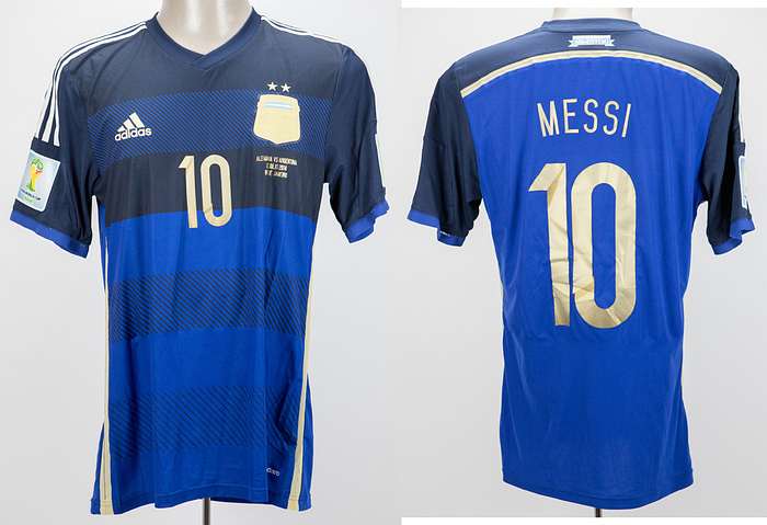 Argentinien -  Trikot 2014 WM  | Original match issued Spielertrikot von Argentinien mit der Rückennummer 10. Getragen/ vorbereitet für Lionell Messi am 13.07.2014 im Endspiel der Fußball Weltmeisterschaft gegen Deutschland.  Argentinien - Deutschland 0:1. Status:AAB.