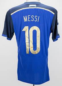Argentinien -  Trikot 2014 WM  | Original match issued Spielertrikot von Argentinien mit der Rückennummer 10. Getragen/ vorbereitet für Lionell Messi am 13.07.2014 im Endspiel der Fußball Weltmeisterschaft gegen Deutschland.  Argentinien - Deutschland 0:1. Status:AAB. - Bild 2