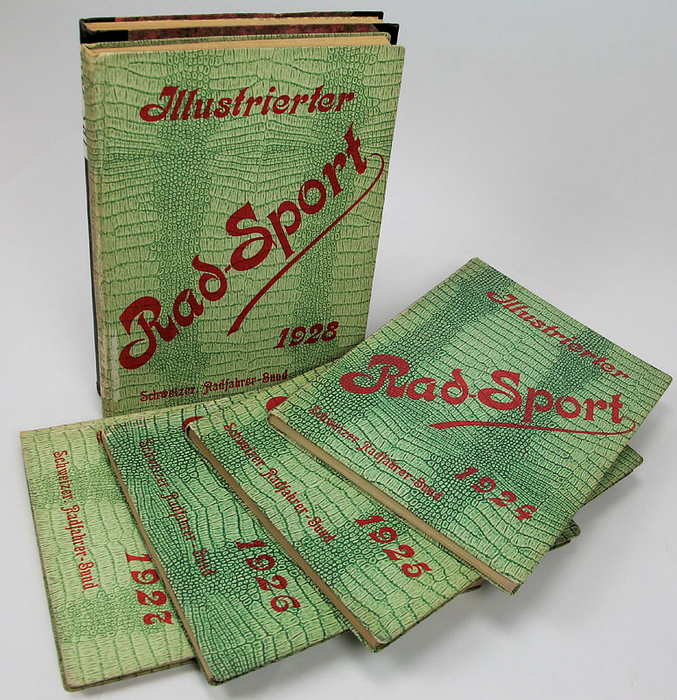 Illustrated Cycling. – Cycle – Moto. Collection of 6 annual volumes: 1924–1929. approx. 1200 pages, 23x33 cm, hardcover, approx. 800 black-and-white photos.--Swiss cycling magazine. International competitions, race reports, cycle touring, numerous photographs from races, travel accounts. -- The volumes have not been collated. ARCHIVE. Condition: C