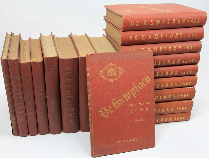 De Kampioen 1885 - 1897  | De Kampioen 1885 - 1897. Orgaan van den Algemeenen Nederlandschen Wielrijders-Bund. Konvolut aus 12 Jahrgängen zwischen 1885 und 1897.