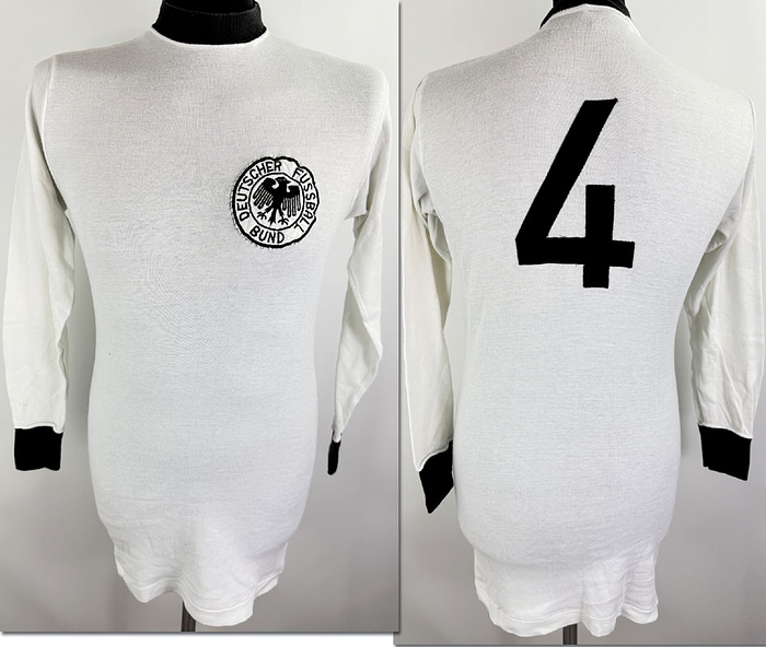 Original match-worn player's shirt, number 4, from the 1967/1968 international season. Provenance: collection of the former DFB team bus driver. Status:ABB. Long-sleeved shirt; size M; embroidered DFB logo, stitched-on linen back number; minor signs of storage; shows signs of match use; 100% cotton; Made in England. Condition: A
