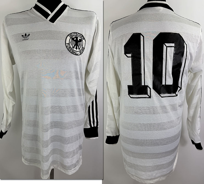 DFB - Trikot 1985  | Original match worn DFB Spielertrikot der mit der Nummer 10 von Felix Magath. Getragen in einem Länderspiel in 1985. Status:ABC.