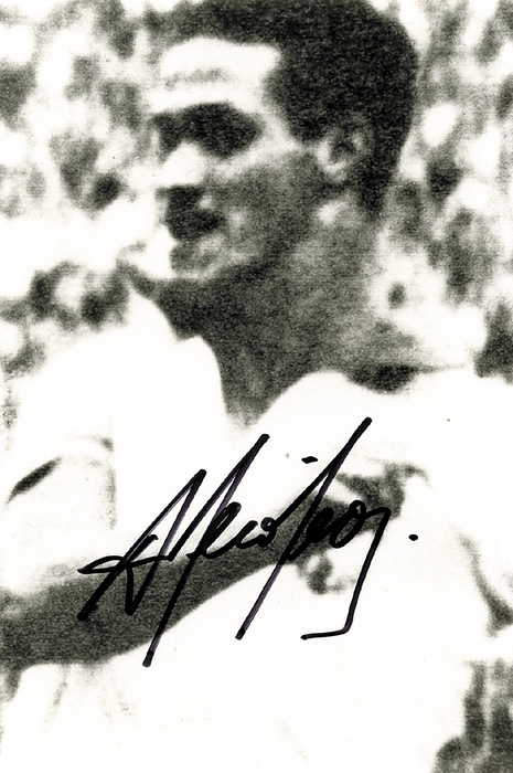 Autograph World Cup 1950. Ademir Brasil -  Black-and-white photo with original signature of Ademir de Menezes (1922-1996; BRA). Runner-up at the World Cup 1950 with Brazil.  14.9 x 10.2 cm. Condition: A