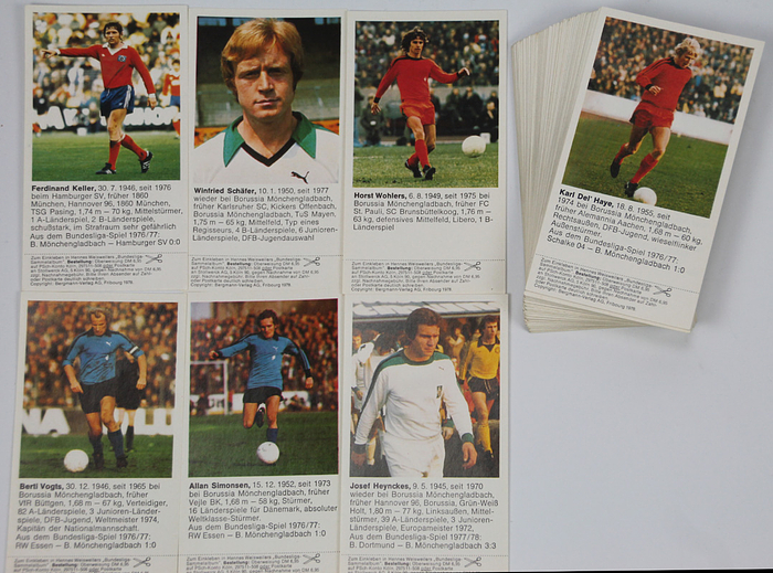 Sammelbilder-Stollwerck, Holzschuh,R. | 204 verschiedene Sammelbilder von Stollwerck aus der Serie "Hennes Weisweiler. Deutschland, deine Bundesliga. Das goldene Buch vom Fußballsport". Je 11x6 cm. Kompletter Satz. Ungeklebt!.