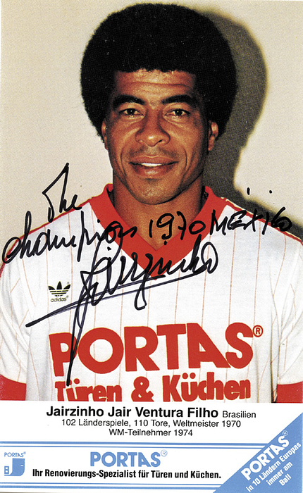 Farb-Autogrammkarte „Portas“ mit Originalsignatur vom brasilianischen Weltmeister 1970 Jairzinho Jair Ventura Filho. 16x10 cm.