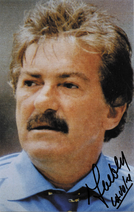 La Volpe, Ricardo  | Farbreprofoto mit original Signatur von Ricardo La Volpe. Weltmeister 1978 mit Argentinien, 14,5x9,5 cm.