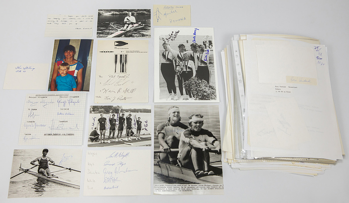 240 original Signaturen von Medaillengewinner im Rudern der Männer und Frauen bei den Olympischen Spielen 1984 (128x) und 1988 (112x). Verschiedene Belege, 20x15 bis 6x4 cm.