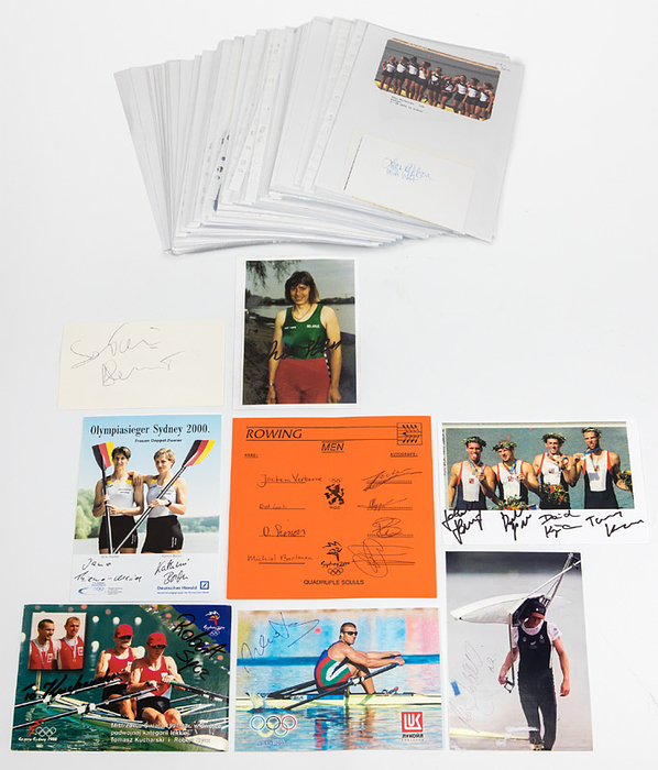 161 original Autographen von Medaillengewinnern im Rudern der Olympischen Spiele 2000 (93x) und 2004 (68x). Verschiedene Belege 20x15 x 8x6 cm.