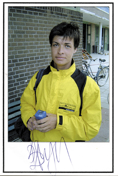 Laserfoto mit original Signatur von Rumjana Nejkowa (BUL). Gold bei den Olymischen Spielen 2008, Silber 2000 und Bronze 2004 jeweils im Frauenrudern Einer. 2fache Weltmeisterin, 14x10 cm.