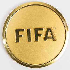 FIFA medal 2015 Ballon d´Or Lion Messi - Official participation badge "FIFA Ballon D'Or 2015. Zuroch, 11 January 2015". Bronze, gold plated, 7 cm. In original case. Was given to participants who took part at the presentation of the World Footballer in Zurich 2015. Lionel Messi was World Footballer in 2015. Was given to FIFA and FA officials. Condition: A - Bild 3
