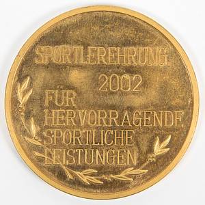 Kahn,Oliver - Ehrenmedaille 2002  | Offizielle Ehrenmedaille der Stadt München für Oliver Kahn mit der Inschrift "Sportehrung 2002 für hervorragende sportliche Leistungen". Tombak, vergoldet, 5 cm Die Medaille wurde für sportliche Erfolge im Jahr 2001 verliehen, in dem Jahr wo Bayern München mit Oliver Kahn den Weltpokal, die Champions League und Deutsche Meisterschaft gewann!. - Bild 2