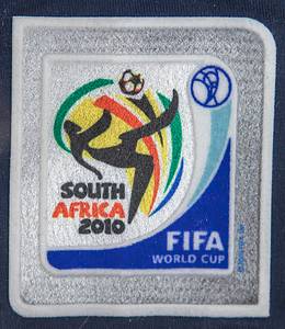 World Cup 2010 match worn football shirt Spain - Original match issued shirt Spain with number 15. Prepared for Sergio Ramos in the World Cup final against the Netherlands on 11 July 2010. Netherlands - Spain 0:1 a.e.t. Ramos was World Champion with Spain in 2010. Status: AAB. Long sleeved shirt; size L; embroidered FA emblem; gummed adidas emblem and match details; gummed number (front and rear);  embroidered inscription "R.F.E.F" on collar; mesh in armpit areas; FIFA World Cup South Africa 2010 patch; adidas formotion climacool. Shirt comes from the collection of a former DFB staff member who got it from a Spanish member of staff during the World Cup 2010. Condition: A - Bild 7