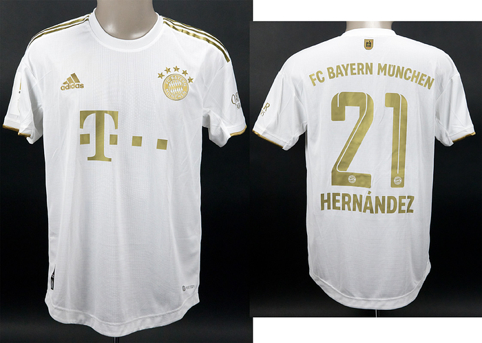 Original match worn Spielertrikot vom FC Bayern München mit der Rückennummer 21. Getragen von Lucas Hernandez am 21.08.2022 im Spiel der Fußball Bundesliga gegen den VfL Bochum. Bochum - Bayern 1:7. Hernandez ist 37-facher Nationalspieler von Frankreich. Status: AAB.