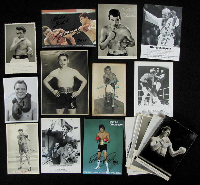 Autogrammsammlung Boxen  | 25 Autogrammkarten von internationalen (4x) und deutschen Boxern (21x) aus der Zeit von 1929 - 1975. 17x13 bis 12x9 cm.