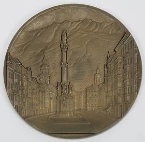 Teilnehmer-Medaille Olympische Winterspiele Innsbruck 1964. Bronze, 6,1 cm. In rotem Kunststoff-Originaletui mit Olympischen Symbolen. - Bild 3