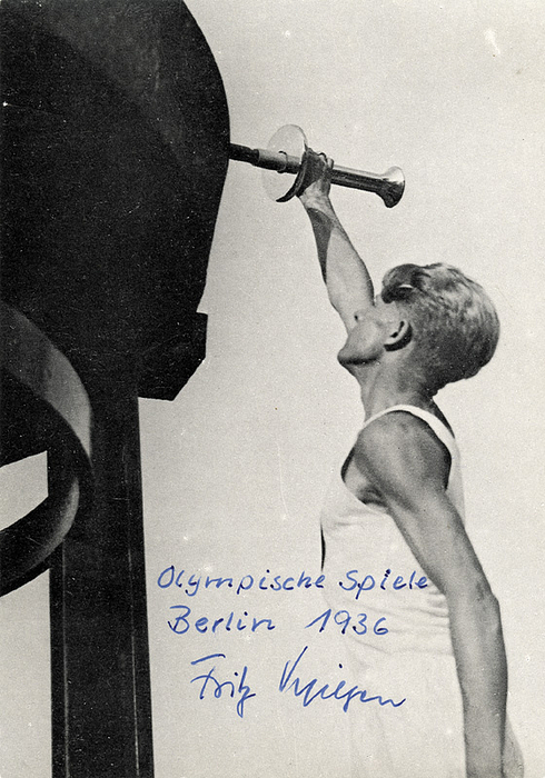 (1906-2005) Autogrammkarte mit original Signatur des Schlussläufers des Olympischen Fackellaufes der Olympischen Spieole 1936 in Berlin Fritz Schilgen, 14,5x10,5 cm.