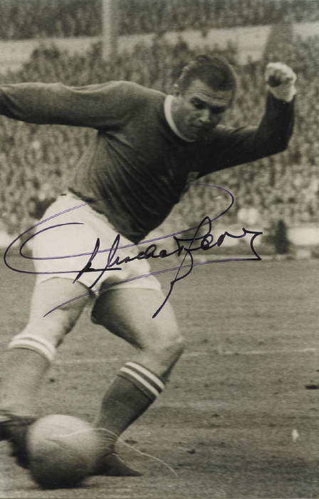 Autograph Football World Cup 1954. Puskas - Black-and-white reprophoto with original signature of Ferenc Puskas (1927-2006; HUN). He won 85 caps for Hungary and scored 84 goals in international matches. Runner-up 1954 with the Hungarian team. 15x9.5 cm. Condition: A