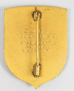 Offizielles Teilnehmerabzeichen der Olympischen Winter Spiele Cortina d`Ampezzo 1956 für Gäste des OK, vergoldete Bronze, mehrfarbig emailliert, 4,5x3,5 cm. Dabei original Verpackung aus Papier mit der Jahreszahl "1956". - Bild 3