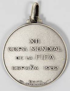 Offizielle Siegermedaille für die Fußball-Mannschaft von Polen für den 3.Platz bei der Fußball-Weltmeisterschaft 1982 in Spanien mit der Aufschrift. „XII Copa Mundial de la FIFA Espana 1982“ Silber (gepunzt, 925er Gewicht: 21,45 Gramm), Hergestellt von Bertoni, 3,5 cm. - Bild 3