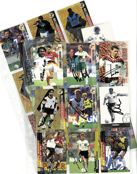 Nationalmannschaft 1994 - 1998 - Sammelbilder  | 26 original signierte Cards von Panini World Cup 1994, World Cup 1998, UEFA Euro 1996 mit Spielern der deutschen Nationalmannschaft.