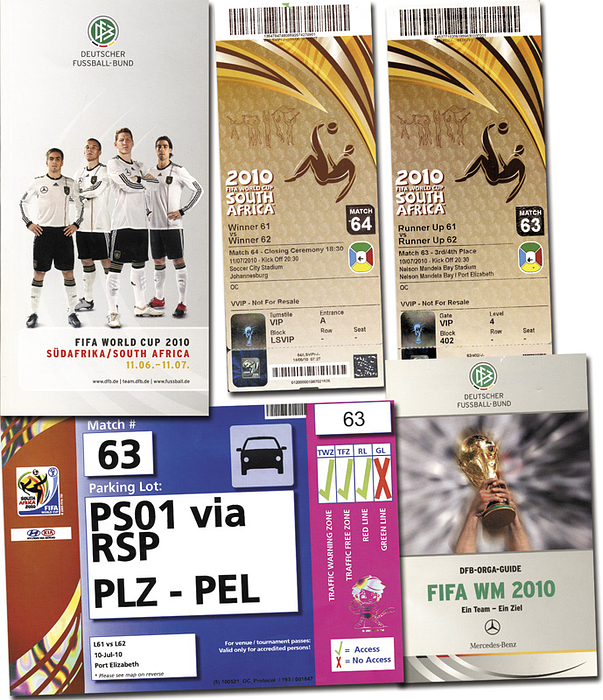Eintrittskarte + Progamm WM2010  | Eintrittskarten für das Endspiel und das Spiel um Platz 3 von der Fußball - Weltmeisterschaft 2010 in Südafrika für einen hochrangigen deutschen Politiker (VVIP)! Ohne Sitzbezeichnung, da die entsprechende Plätze namentlich reserviert waren!. Je 20x8,3 cm. Dabei für Match 63 (Spiel um Platz 3), bei dem der Politiker anwesend war, 21x15 cm. DFB-Orga Guide FIFA-WM 2010, 32 Seiten, 17x10,5 cm und DFB - Info (Teambook)  "FIFA World Cup 2010", 96 Seiten mit allen Spielerporträts, 21x10,5 cm.