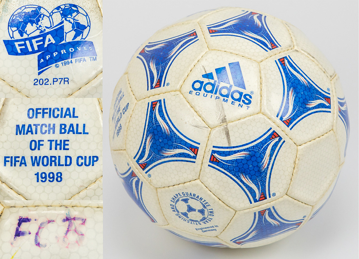 Football match Ball 1999 Bayern Munich v Eindhove - Original match ball from the Champions League match between Bayern Munich and PSV Eindhoven (2-0) on September 15, 1999 in Munich. Leather ball "Adidas Tricolore. Official Match Ball of the 1998 World Cup." With handwritten note from the referee "FCB." With play wear. Condition: AAA --The ball comes from the collection of the French referee of this match, Gilles Veissiere. Condition: A-B