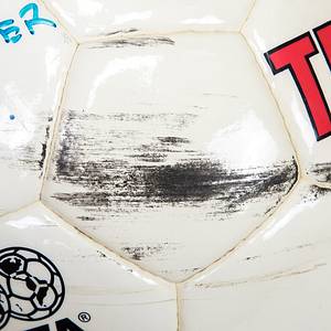 Football match Ball 2001 Germany v Albania - Original match ball from the international match between Albania and Germany (0:2) on June 6, 2001, in Tirana. A qualifying match for the 2002 FIFA World Cup. The leather ball is "Tramondi F.SH.F. 1930." Handwritten by the referee, plus original signatures by the assistant referees. With play wear. Condition: AAA --The ball comes from the collection of the French referee of this match, Gilles Veissiere. Condition: A-B - Bild 4