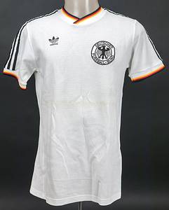 DFB - Trikot 1986 WM  | Original match issued Spielertrikot von Deutschland mit der Rückennummer 18. Getragen von Uwe Rahn (wurde nicht eingesetzt) am 25.06.1986 im Halbfinale bei der Fußball - Weltmeisterschaft 1986 gegen Frankreich. Frankreich - Deutschland 0:2. Rahn ist Vize-Weltmeister 1986. Tauschtrikot! Status:AAA --Eines der seltensten und gesuchtes deutschen WM-Trikots. - Bild 2