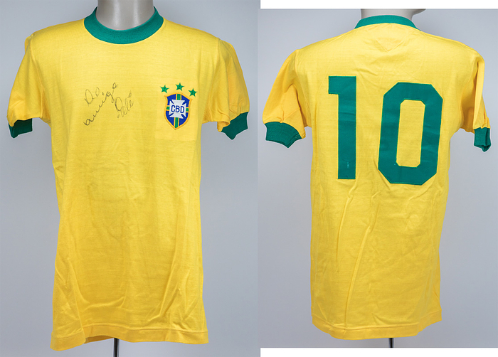 original football shirt Brazil, Pele signed 1971 - Original Brazil player jersey with the number 10. With Pele's original autograph "do amigo Pele" on the front. The jersey was signed in 1971! --Short-sleeved jersey; size approx. L; embroidered federation logo, three championship stars, and back number; Athleta. Pele gave original signed Brazilian national team jerseys to good friends or on special occasions. Most of these jerseys were given away by him on the occasion of his farewell game in 1971. A very fine piece from one of the best and most popular players in football history. --From the collection of a journalist who knew Pele personally since 1957! Condition: A-
