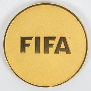 FIFA U-17 World Cup 2023 in Indonesien. Offizielle Teilnehmermedaille Bronze, vergoldet, 5 cm. Im original Etui. Deutschland gewann diesen Wettbewerb. - Bild 3