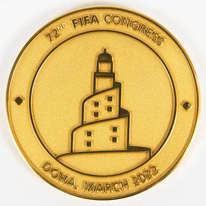 FIFA-Medaille 2023  | Vergoldete Teilnehmermedaille zum 75th FIFA Congress. Kigali, March 2023. 5 cm. Im original Etui. - Bild 2