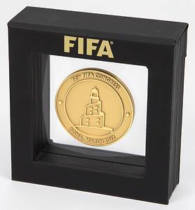 FIFA-Medaille 2023  | Vergoldete Teilnehmermedaille zum 75th FIFA Congress. Kigali, March 2023. 5 cm. Im original Etui. - Bild 4