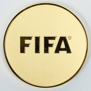 FIFA U-20 World Cup 2023 in Argentinien. Offizielle Teilnehmermedaille Bronze, vergoldet, 5 cm. Im original Etui. - Bild 2