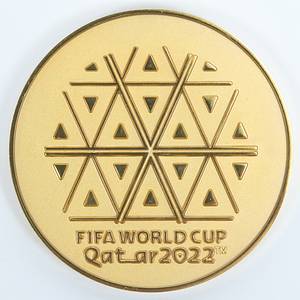 Teilnehmermedaille WM2022  | „FIFA World Cup Quatar 2022“. Offizielle Teilnehmermedaille für Fußball - Weltmeisterschaft 2022. Bronze, vergoldet 5,0cm. Im original Etui mit der Aufschrift "FIFA". - Bild 4
