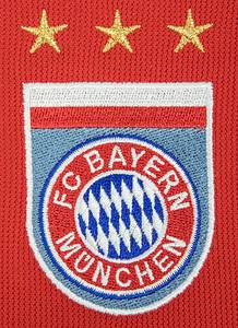 Original match worn / issued Spielertrikot vom FC Bayern  München mit der Nummer 20. Getragen von Hasan Salihamidzic in einem Spiel der UEFA-Champions League in der Saison 2005/2006. Salihamidzic ist 42-facher Nationalspieler von Bosnien Herzegowina ,Weltpokalsieger und Champions League-Sieger 2001. Status:ABC. - Bild 4