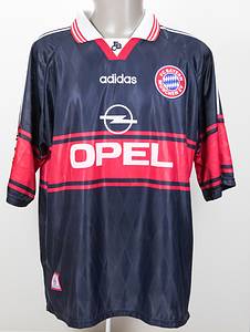 Original match worn Spielertrikot vom FC Bayern München mit der Rückennummer 2. Getragen von Markus Babbel am 15.05.1999 im Spiel der Fußball Bundesliga gegen den 1. FC Nürnnerg. Nürnberg - Bayern 2:0. Babbel ist Fußball Europameister 1996. Status:AAB. - Bild 2
