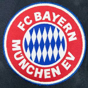 Original match worn Spielertrikot vom FC Bayern München mit der Rückennummer 2. Getragen von Markus Babbel am 15.05.1999 im Spiel der Fußball Bundesliga gegen den 1. FC Nürnnerg. Nürnberg - Bayern 2:0. Babbel ist Fußball Europameister 1996. Status:AAB. - Bild 5