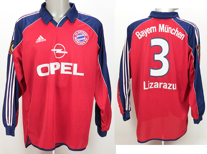 Original match worn Spielertrikot vom FC Bayern München mit der Rückennummer 3. Getragen von Bixente Lizarazu am 18.03.200 im Spiel der Fußball Bundesliga gegen Hertha BSC Berlin. Hertha - Bayern 1:1. Lizarazu ist Fußball Weltmeister 1998 und Europameister 2000 mit Frankreich. Status:AAC.