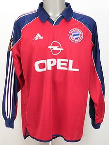Original match worn Spielertrikot vom FC Bayern München mit der Rückennummer 3. Getragen von Bixente Lizarazu am 18.03.200 im Spiel der Fußball Bundesliga gegen Hertha BSC Berlin. Hertha - Bayern 1:1. Lizarazu ist Fußball Weltmeister 1998 und Europameister 2000 mit Frankreich. Status:AAC. - Bild 2