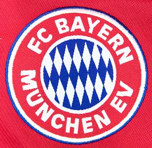 Original match worn Spielertrikot vom FC Bayern München mit der Rückennummer 3. Getragen von Bixente Lizarazu am 18.03.200 im Spiel der Fußball Bundesliga gegen Hertha BSC Berlin. Hertha - Bayern 1:1. Lizarazu ist Fußball Weltmeister 1998 und Europameister 2000 mit Frankreich. Status:AAC. - Bild 4
