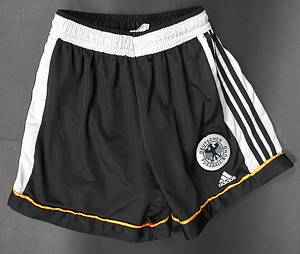 matchworn football shirt Germany 1999 - Original match-worn Germany shirt and shorts with the number 8. Worn by Ulf Kirsten on November 14, 1999, in a friendly against Norway. Norway - Germany 0:1. Status: AAC --Long-sleeved jersey; size XL; DFB logo, 3 World Cup stars, and adidas logo embroidered; flocked back numbers (front and back); adidas; shorts with inner shorts and elastic waistband; size 8; DFB logo and adidas logo embroidered; adidas. Condition: A - Bild 4