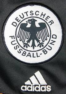 Original match worn Spielertrikot und Spielerhose von Deutschland mit der Rückennummer 8. Getragen von Ulf Kirsten am 14.11.1999 im Freundschaftsspiel gegen Norwegen. Norwegen - Deutschland 0:1. Status:AAC. - Bild 6