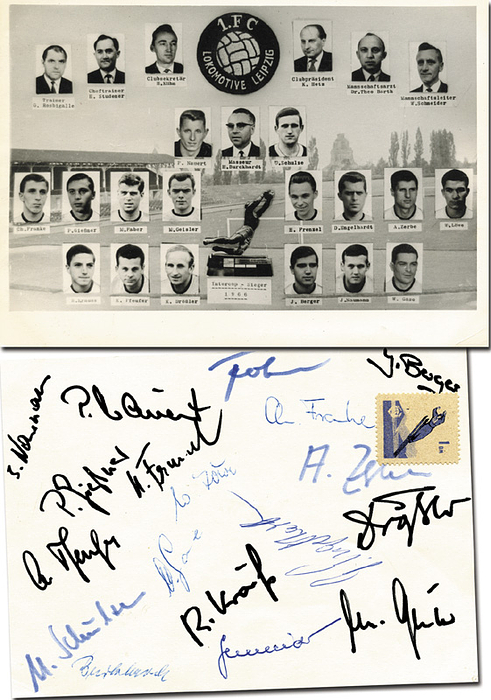 Sorry, no english description is available. ... Football Autograph Lok Leipzig 1966 -  Condition: A.....Mannshaftskarte aus dem ersten Jahr der Wiedergründung am 20.1.1966. Mit Signaturen von Nationalspielern und bereiste verstorbenen Spielern.